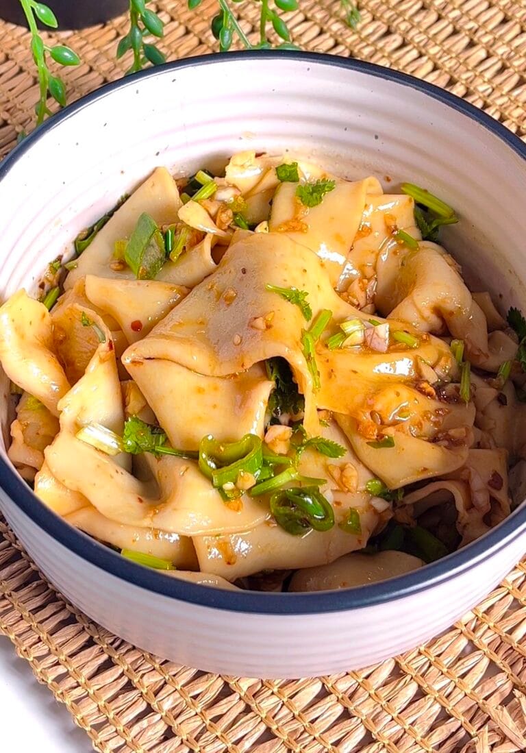 15 Mins Chinese Hot Oil Noodles Using Dumpling Wrappers 🍜